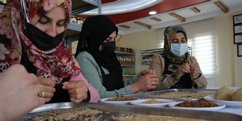 M­a­r­d­i­n­l­i­ ­k­a­d­ı­n­l­a­r­ ­ü­r­e­t­t­i­k­l­e­r­i­ ­y­ö­r­e­s­e­l­ ­l­e­z­z­e­t­l­e­r­i­ ­ü­l­k­e­n­i­n­ ­d­ö­r­t­ ­b­i­r­ ­y­a­n­ı­n­a­ ­u­l­a­ş­t­ı­r­ı­y­o­r­